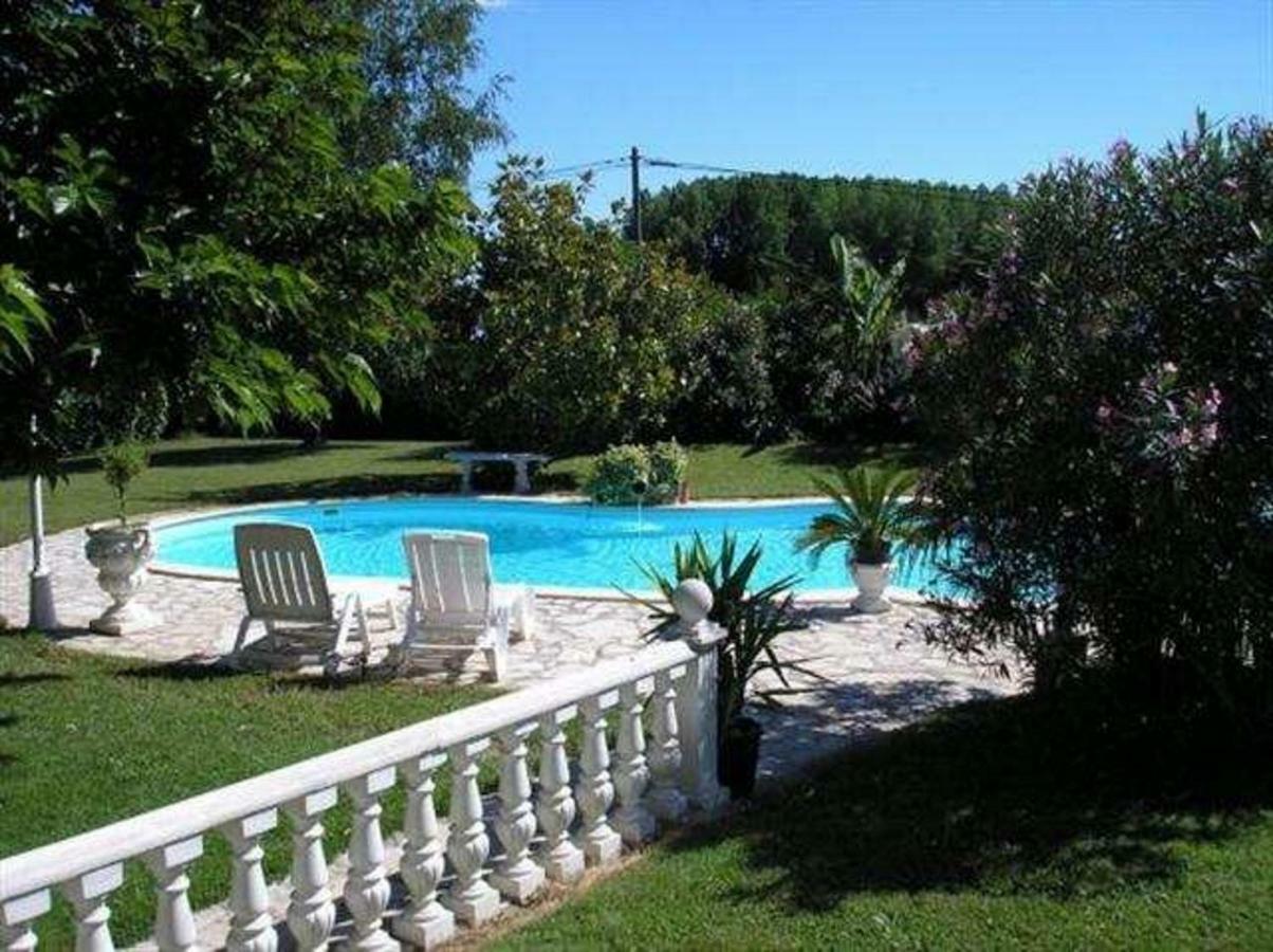 Chambre d'Hôtes bleue Saint-Nicolas-de-la-Grave Exterior foto